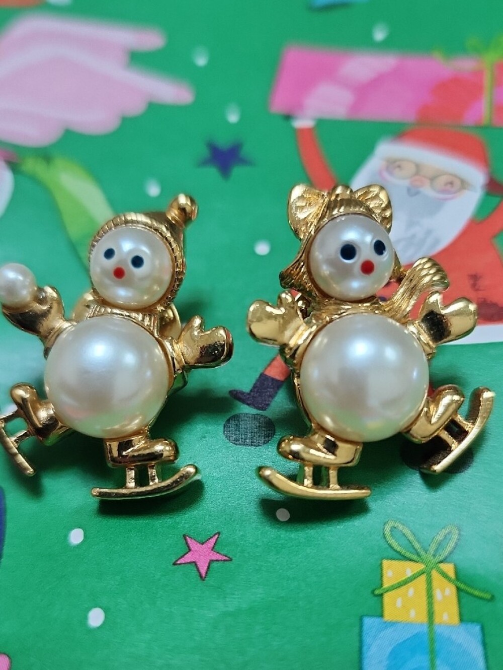 Christmas In July!! Gold-tone Faux Pearl Avon Snowman Skating Earrings